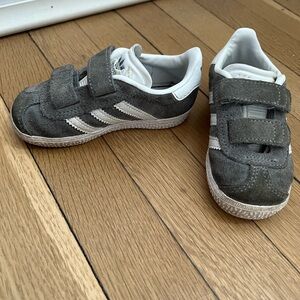 adidas Gazelle | Gray Suede Velcro Sneakers with White Stripes (Toddler 7)